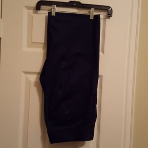 Navy blue capri pants.